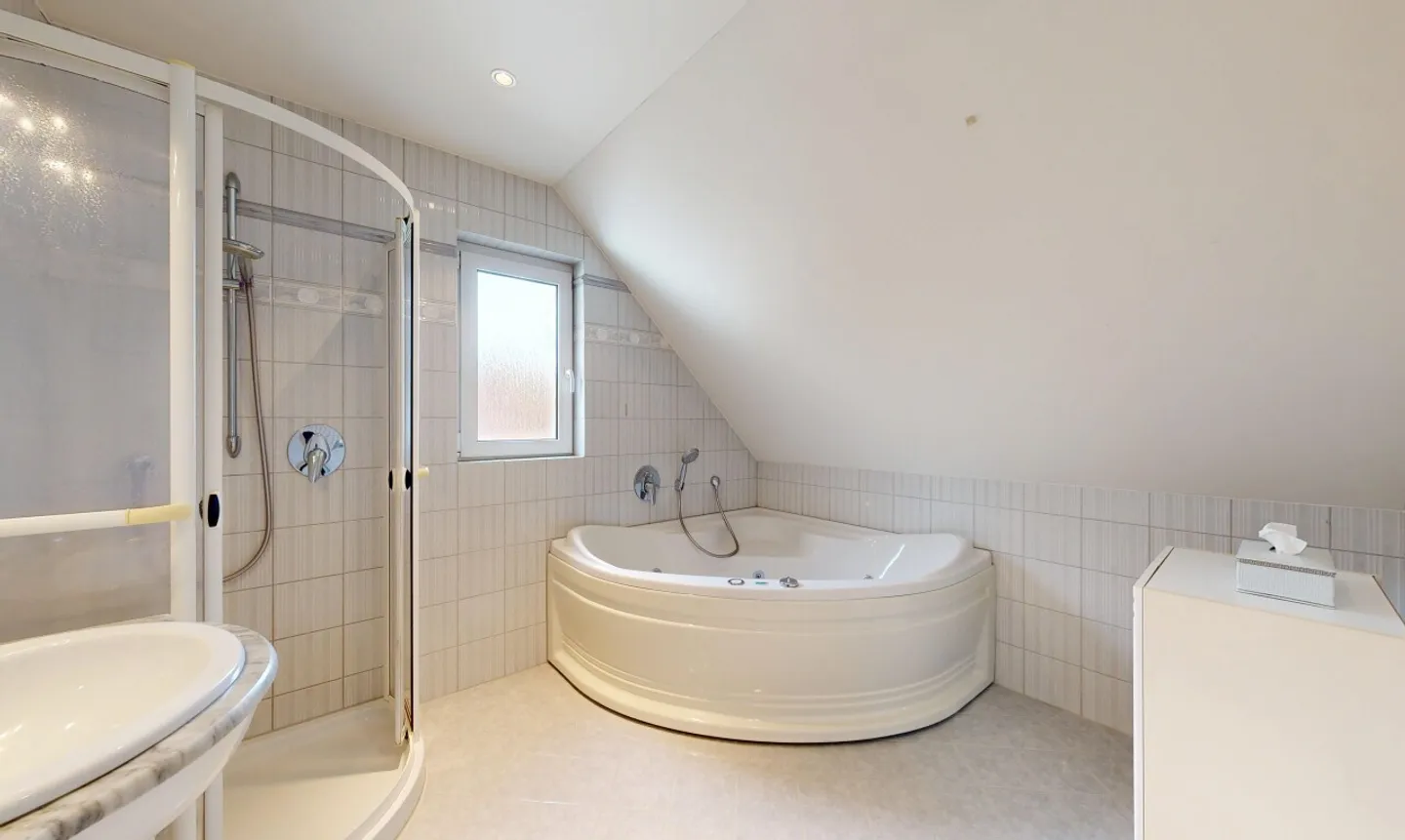 Maisonette im kolonialen Stil - Foto 9 von 11