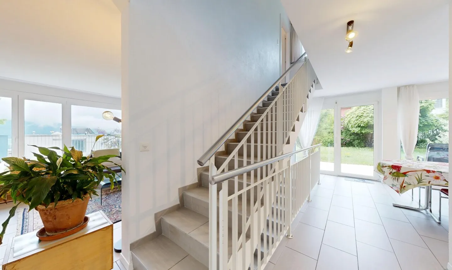 Spacious 6.5-room villa with landscaped garden in Cernier - Photo 4 of 11