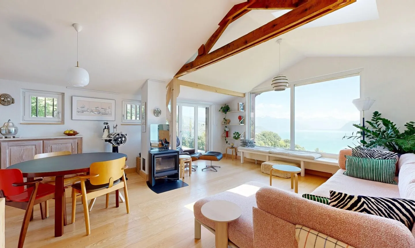 Chalet with Lake and Mountain Views - Photo 4 of 11