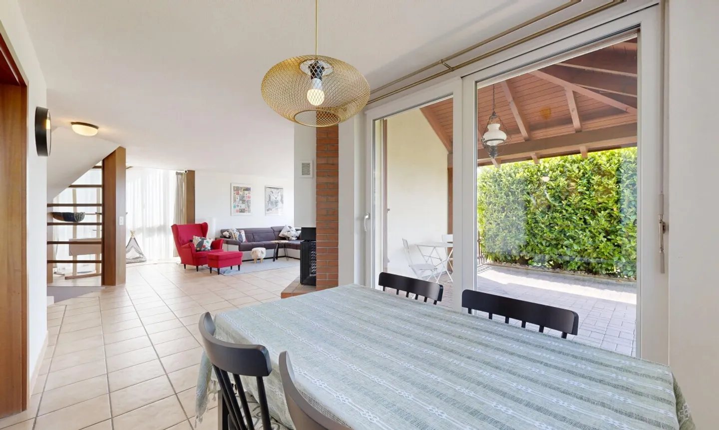 Einfamilienhaus mit viel Privatsphäre und unverbaubarem Ausblick - Photo 4 sur 11