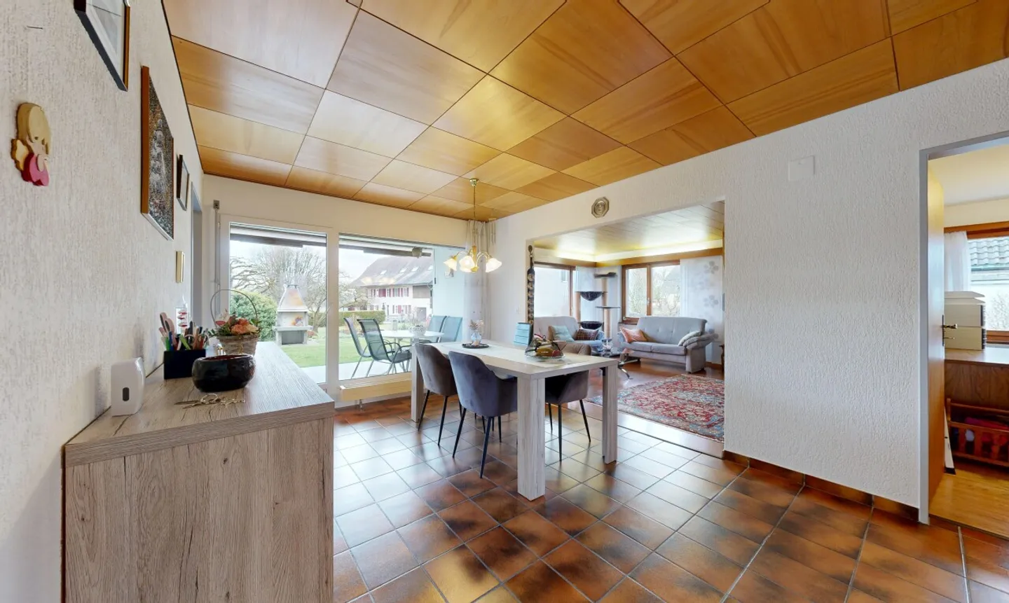 Quiet detached house with large plot and potential - Photo 4 of 11