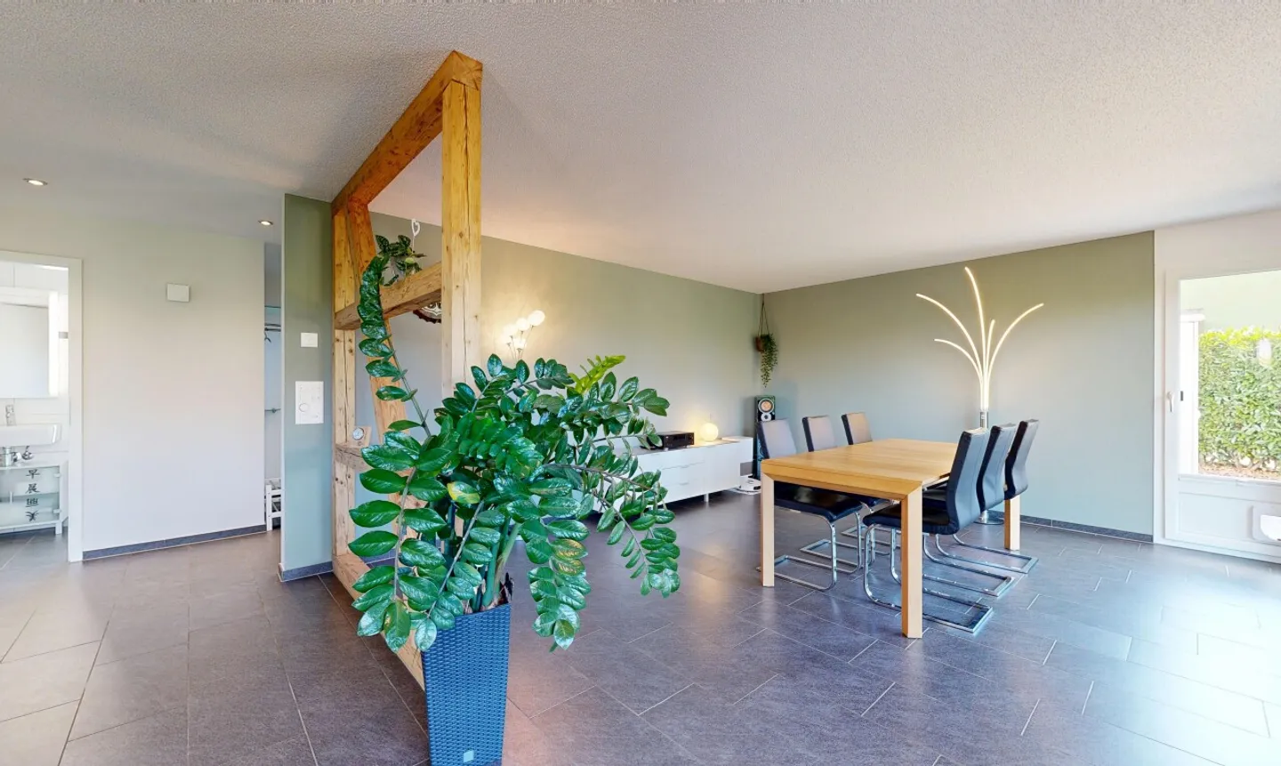 Charming family house with idyllic garden - Photo 8 of 11
