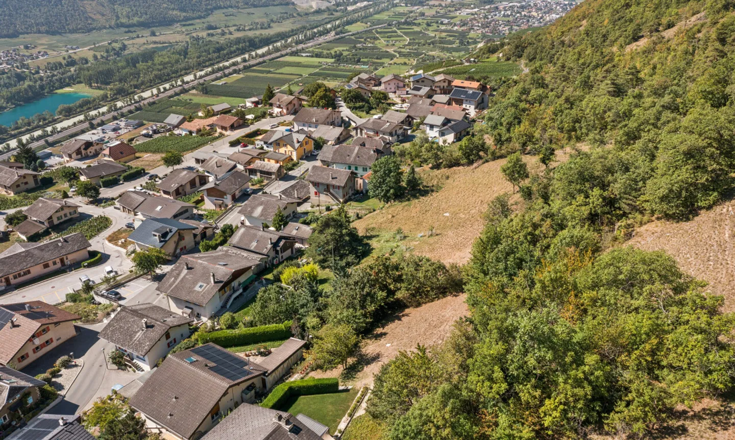 Magnifique terrain constructible de 893 m² à Flanthey (Lens) - Foto 3 von 11