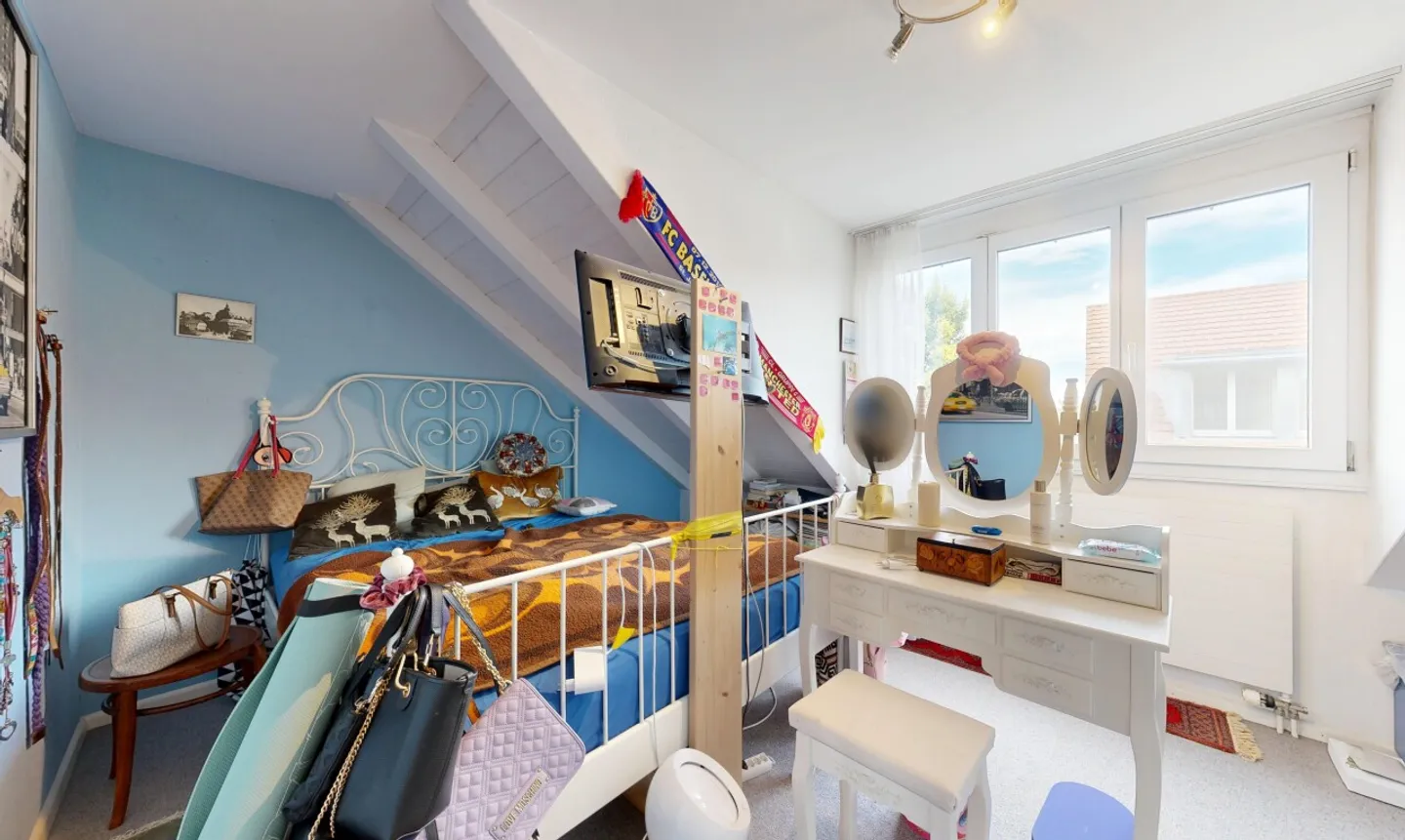 Well-maintained 5-room semi-detached family house in a family-friendly location - Photo 10 of 11