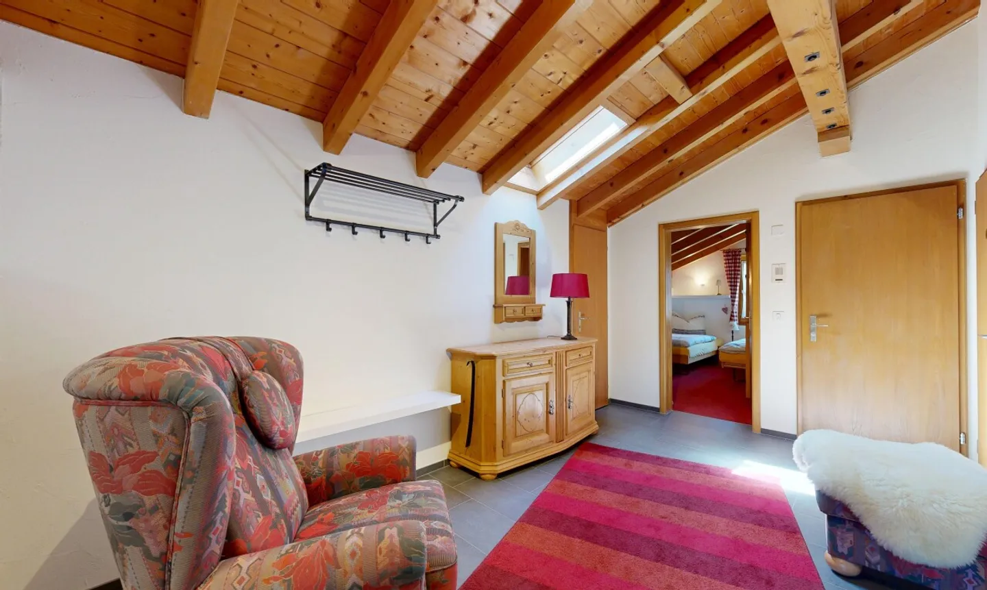 Charmante Dachwohnung mit Bergblick - Foto 8 von 11