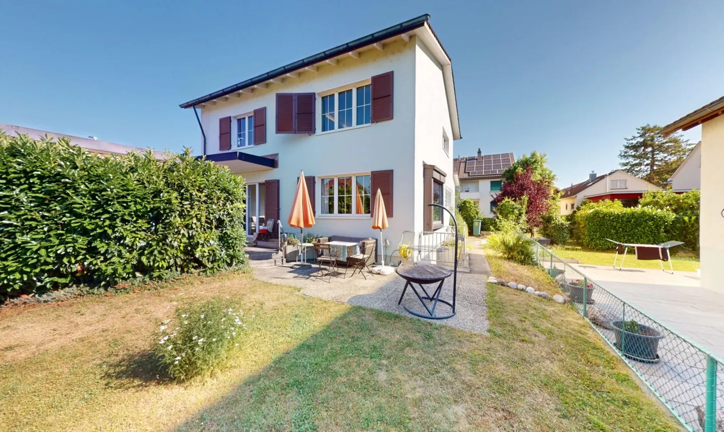 Casa spaziosa con giardino e molto spazio per la famiglia e l'ufficio - Foto 3 di 11