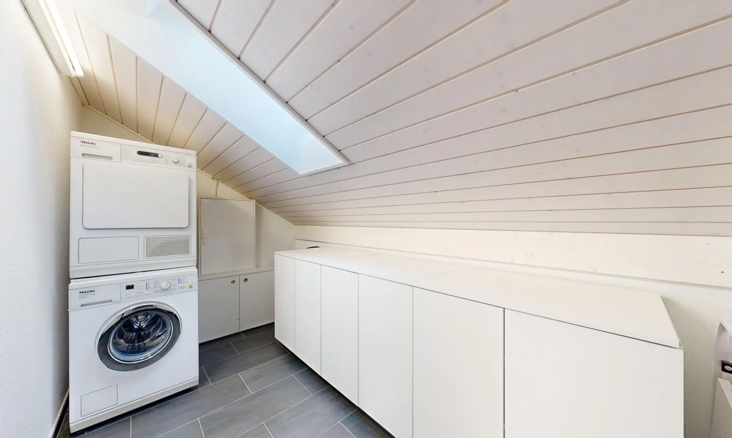 Exklusive 5.5-Attika mit Terrasse, Sauna und viel Platz - Foto 10 di 11