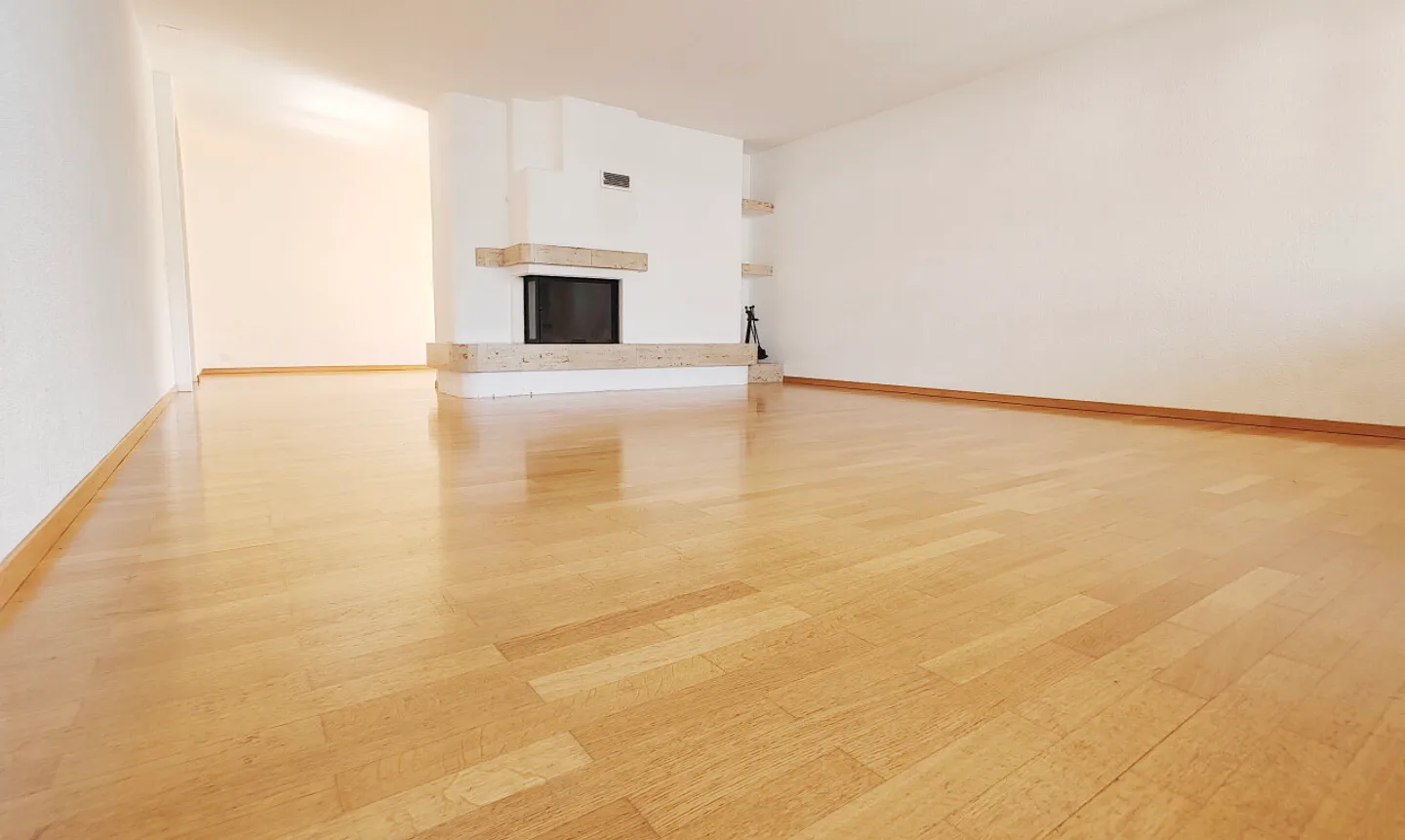 Appartamento attraente di 4,5 stanze con balcone in una posizione tranquilla a Widen - Foto 3 di 11