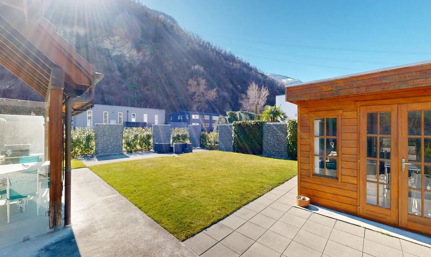 Charming 5.5 room family home with large garden - Photo 4 of 11