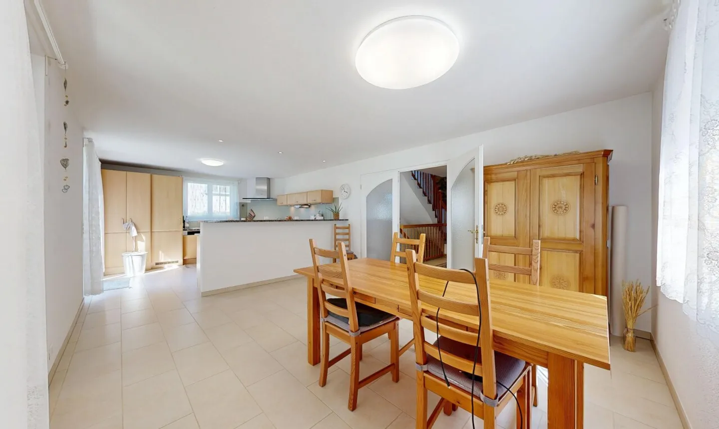 Maison individuelle spacieuse de 5,5 pièces dans un emplacement idyllique - Photo 3 sur 11