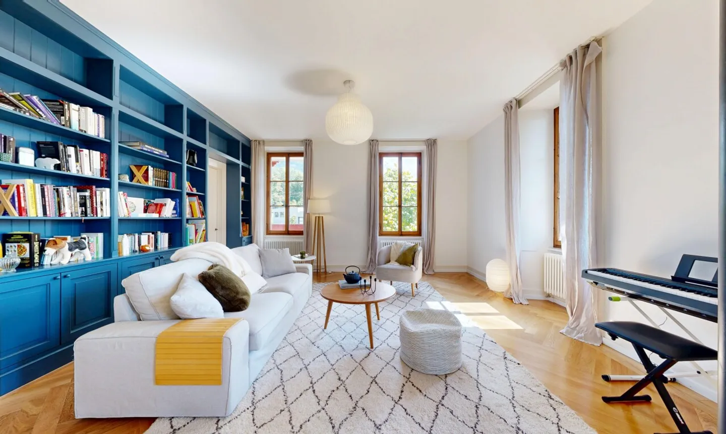 Magnificent renovated garden-level apartment in Saint-Légier - Photo 2 of 11