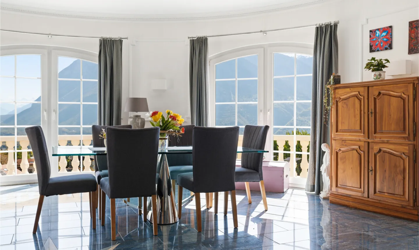 Architectural Villa with Panoramic Views - Photo 7 of 11