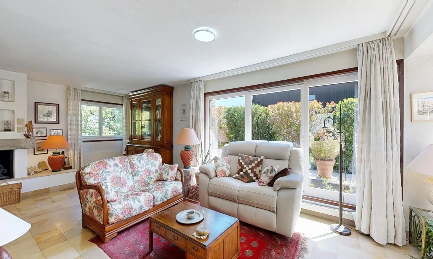 Architect-designed villa with large garden and unique potential! - Photo 2 of 11