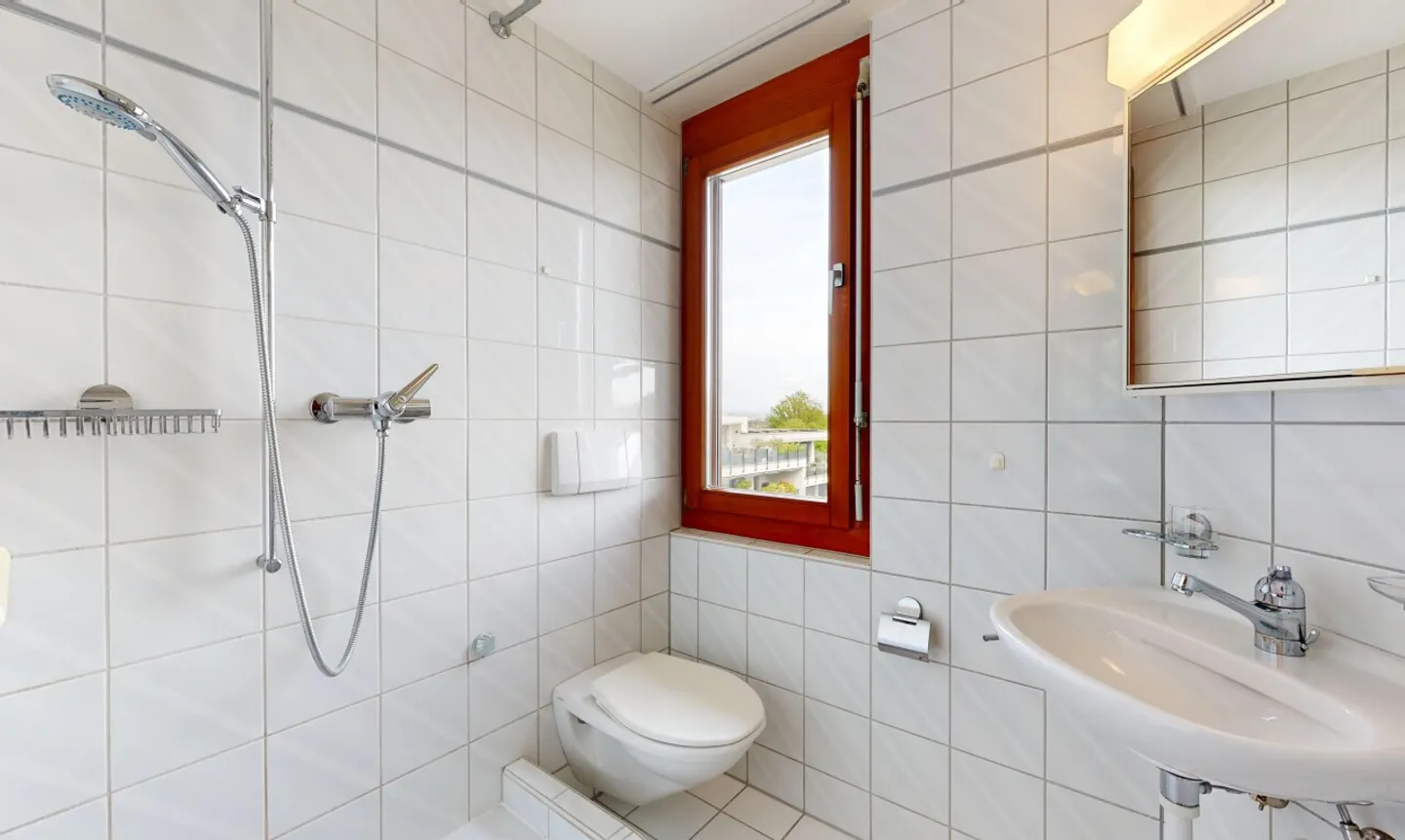 Well-maintained 6-room semi-detached family house in a preferred location - Photo 10 of 13