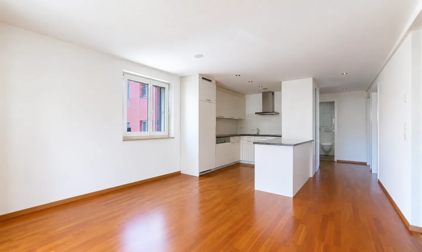 Appartement élégant de 3,5 pièces avec balcon dans un développement MINERGIE - Photo 4 sur 11