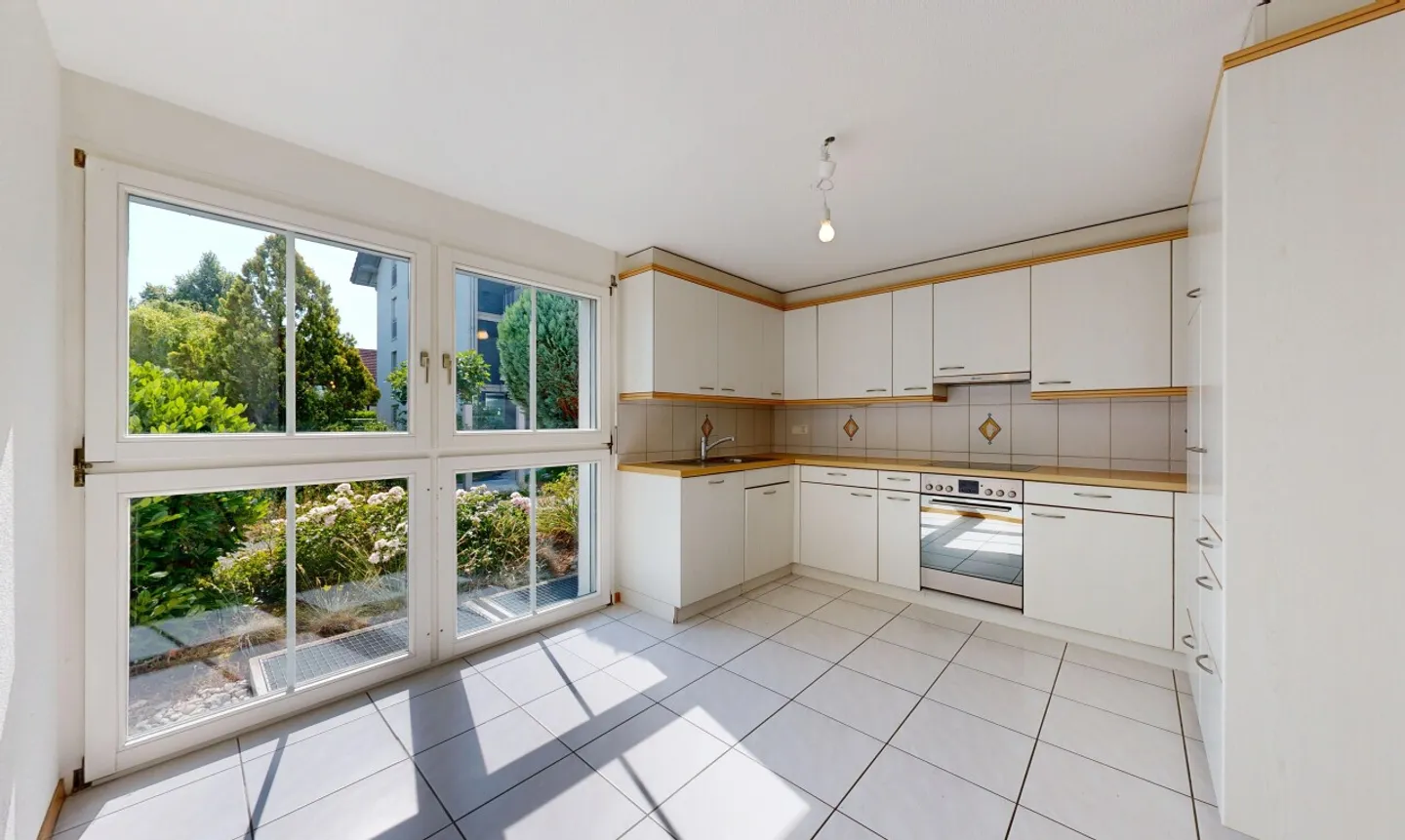 Bright 4.5 Room Garden Apartment in Utzenstorf - Photo 3 of 11