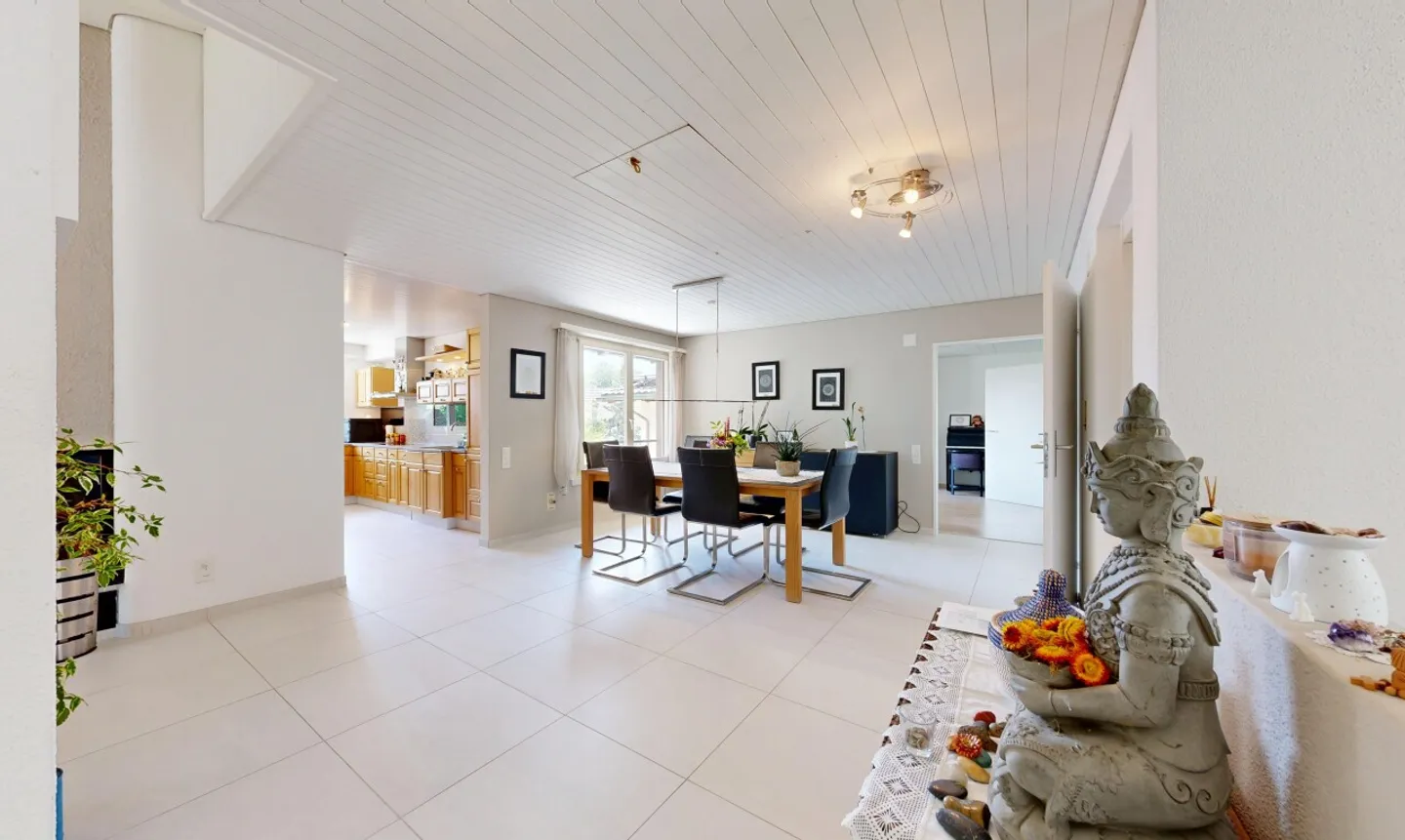 Extraordinary 6.5-Room Semi-Detached Family House - Photo 5 of 11