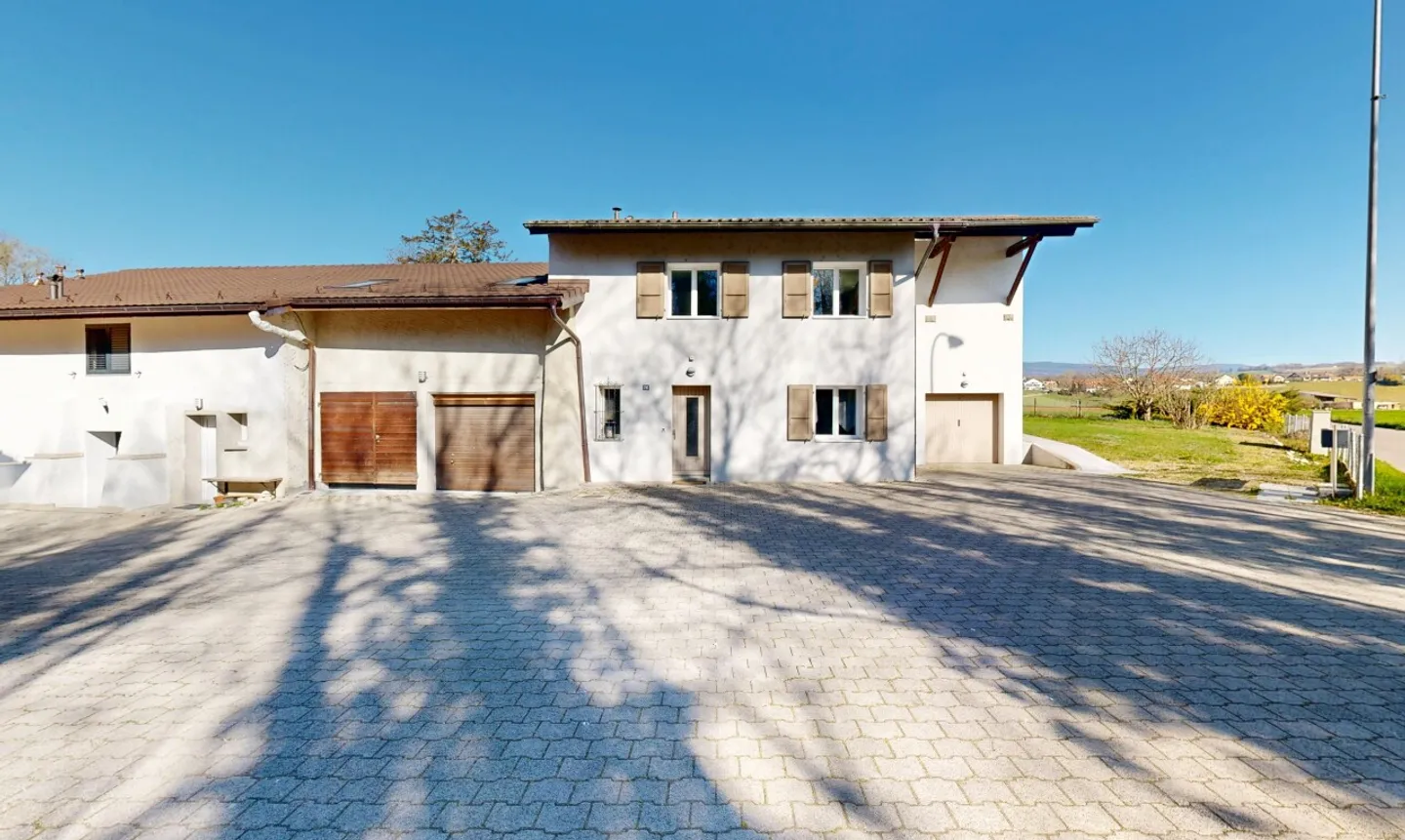 Casa a schiera ristrutturata con giardino privato - Foto 2 di 12