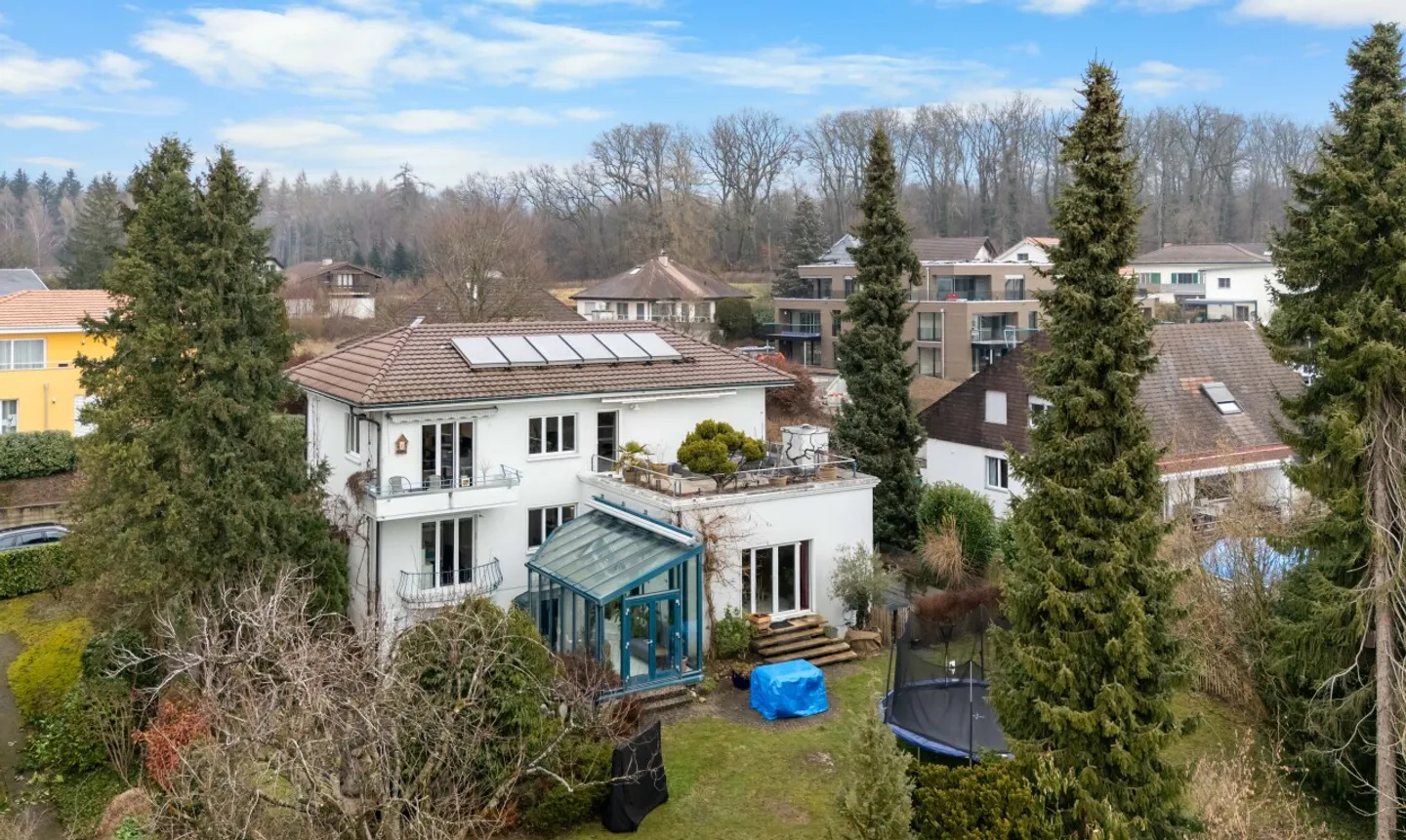 Grande maison multigénérationnelle avec jardin d'hiver et paradis de jardin - Photo 2 sur 11