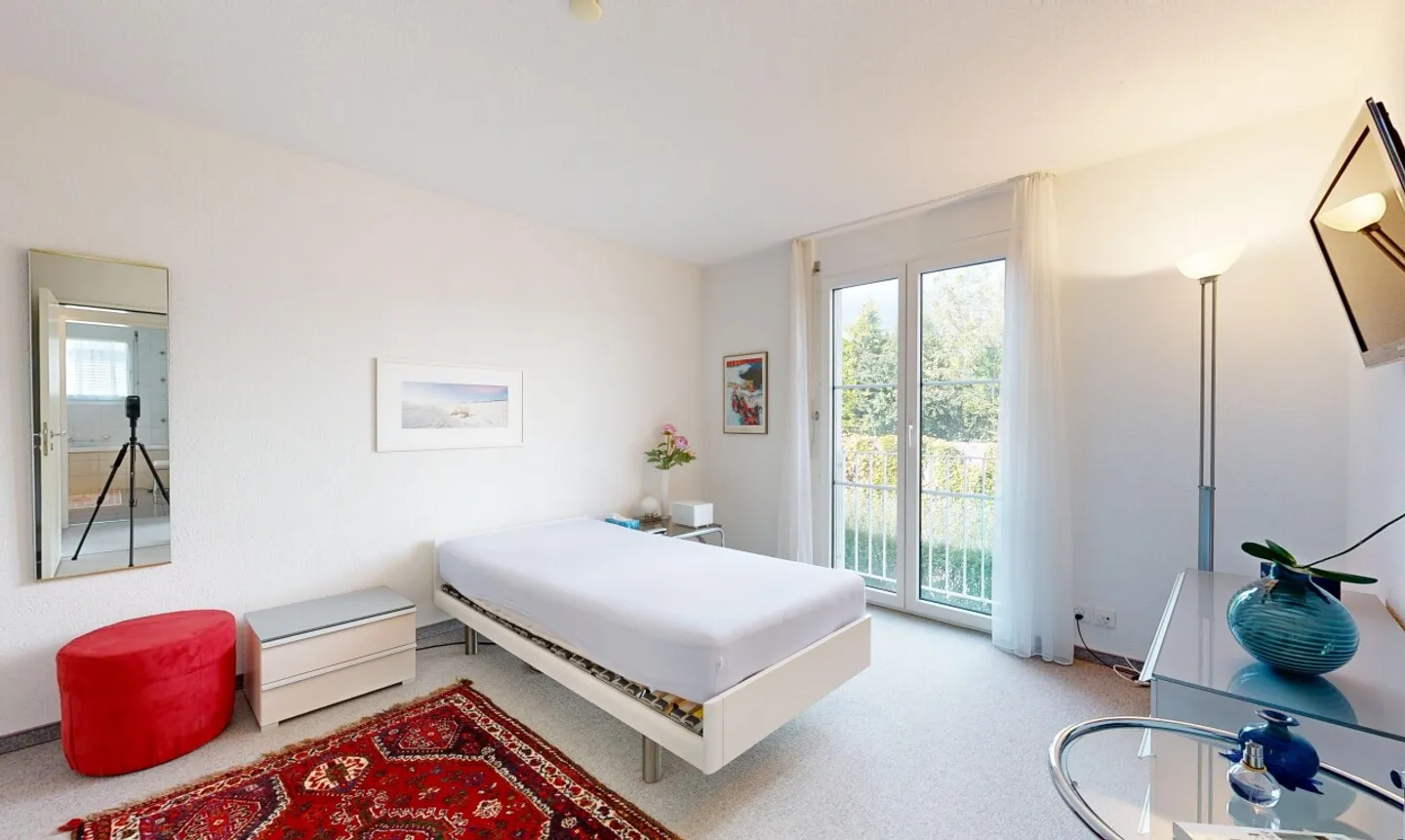 Spacious Apartment in Prime Location - Photo 8 of 11