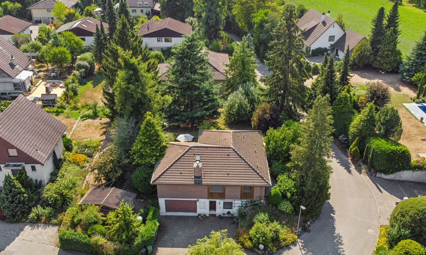 Freistehendes Einfamilienhaus auf 1'127 m² Traumgrundstück - Photo 2 sur 13