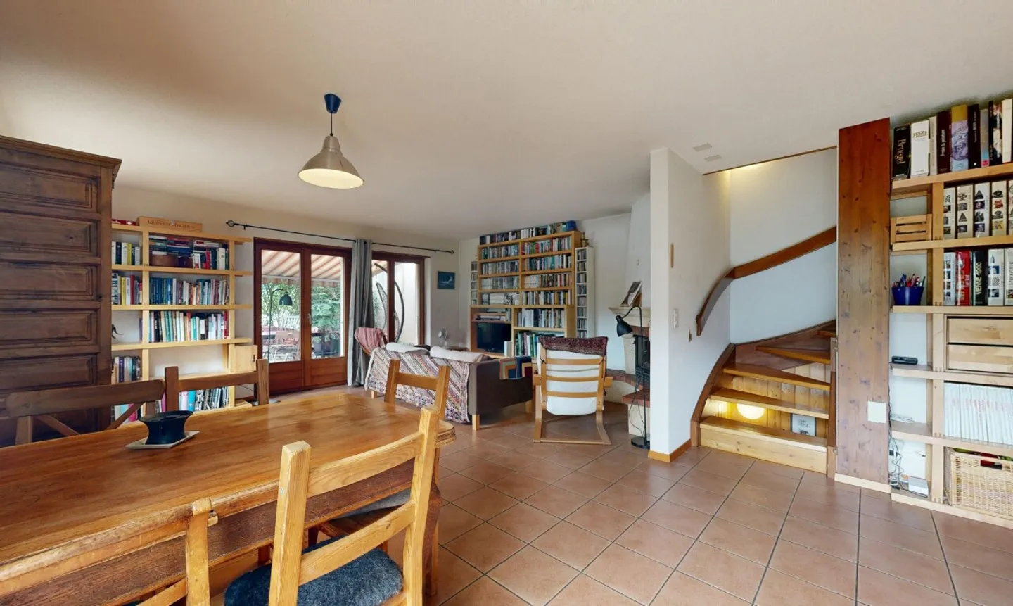 Angenehme Villa mit einem angelegten Garten, ohne Einsicht - Foto 3 von 11