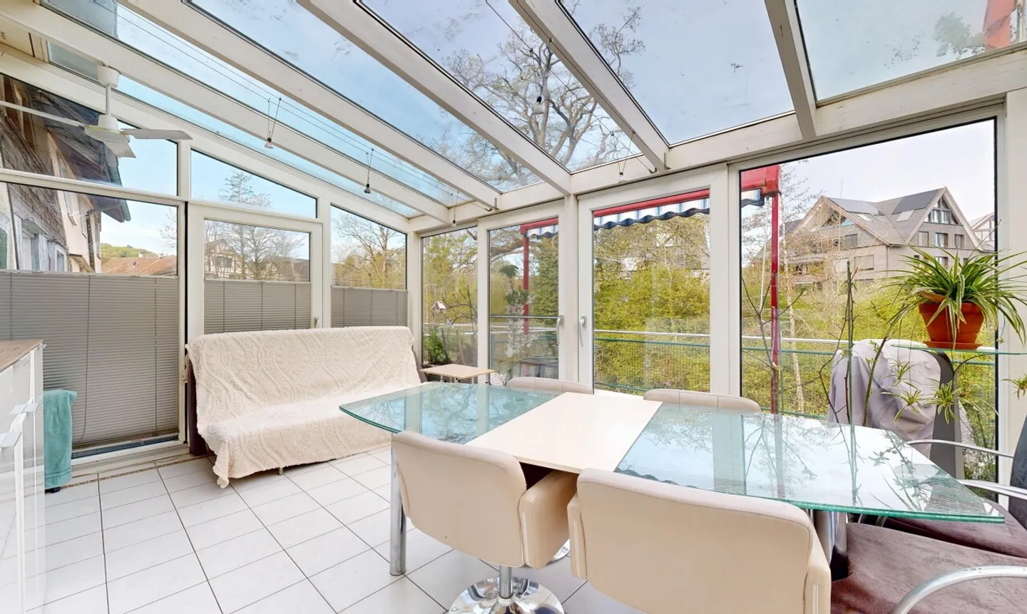 Charming 5-room corner terraced house in a sought-after location in Bottighofen - Photo 4 of 11