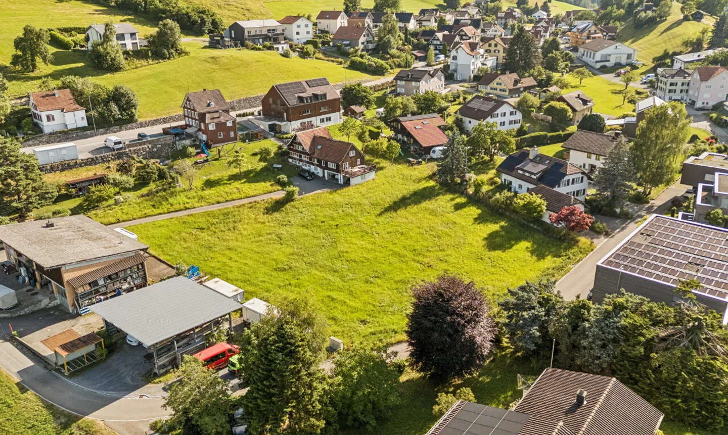Terrain spacieux avec potentiel de développement à Wolfhalden - Photo 2 sur 8