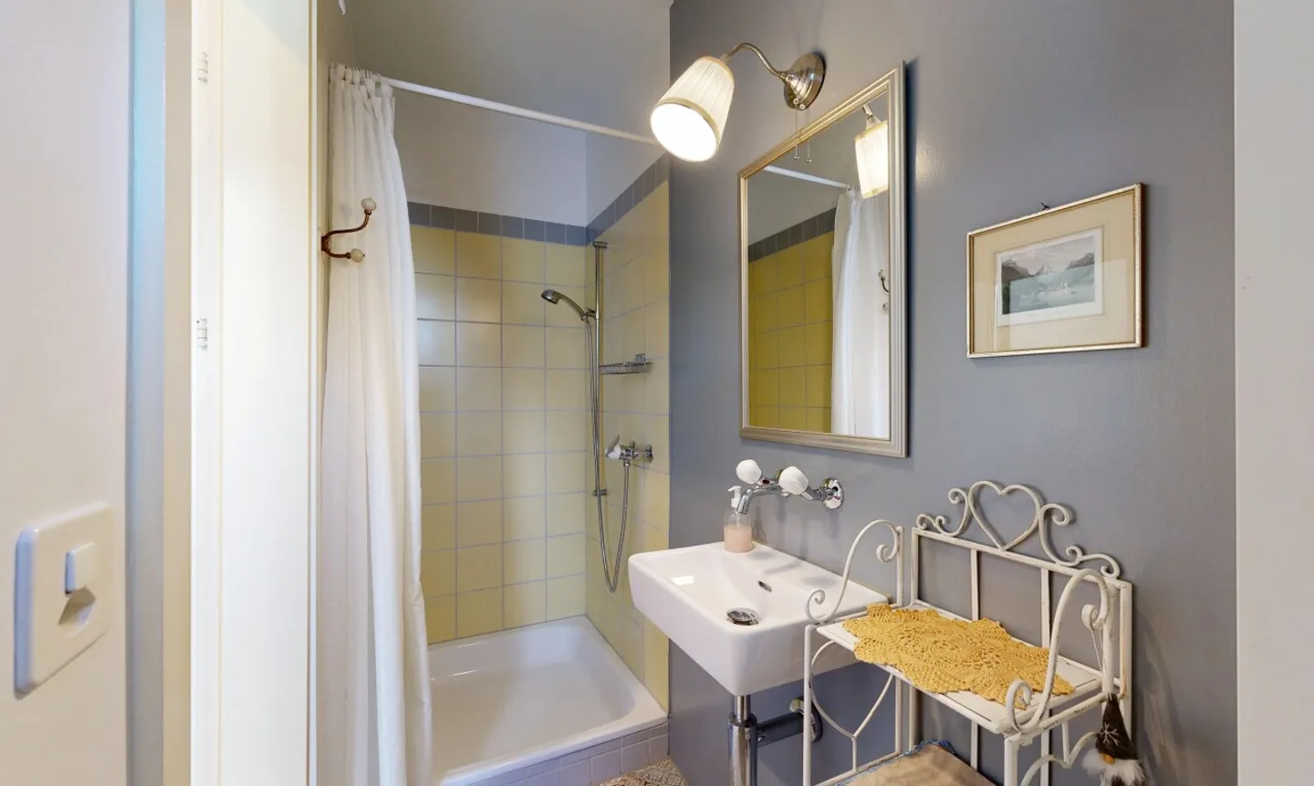7.5-Room Corner House in Rüfenach: Plenty of Space for Family and Home Office - Photo 10 of 11