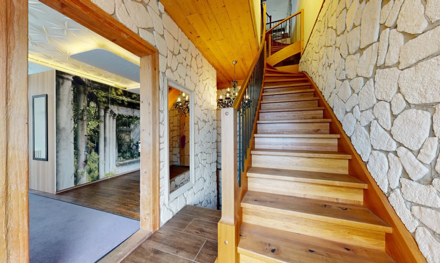 Characterful Semi-Detached Single-Family House Including Commercial Space - Photo 2 of 11