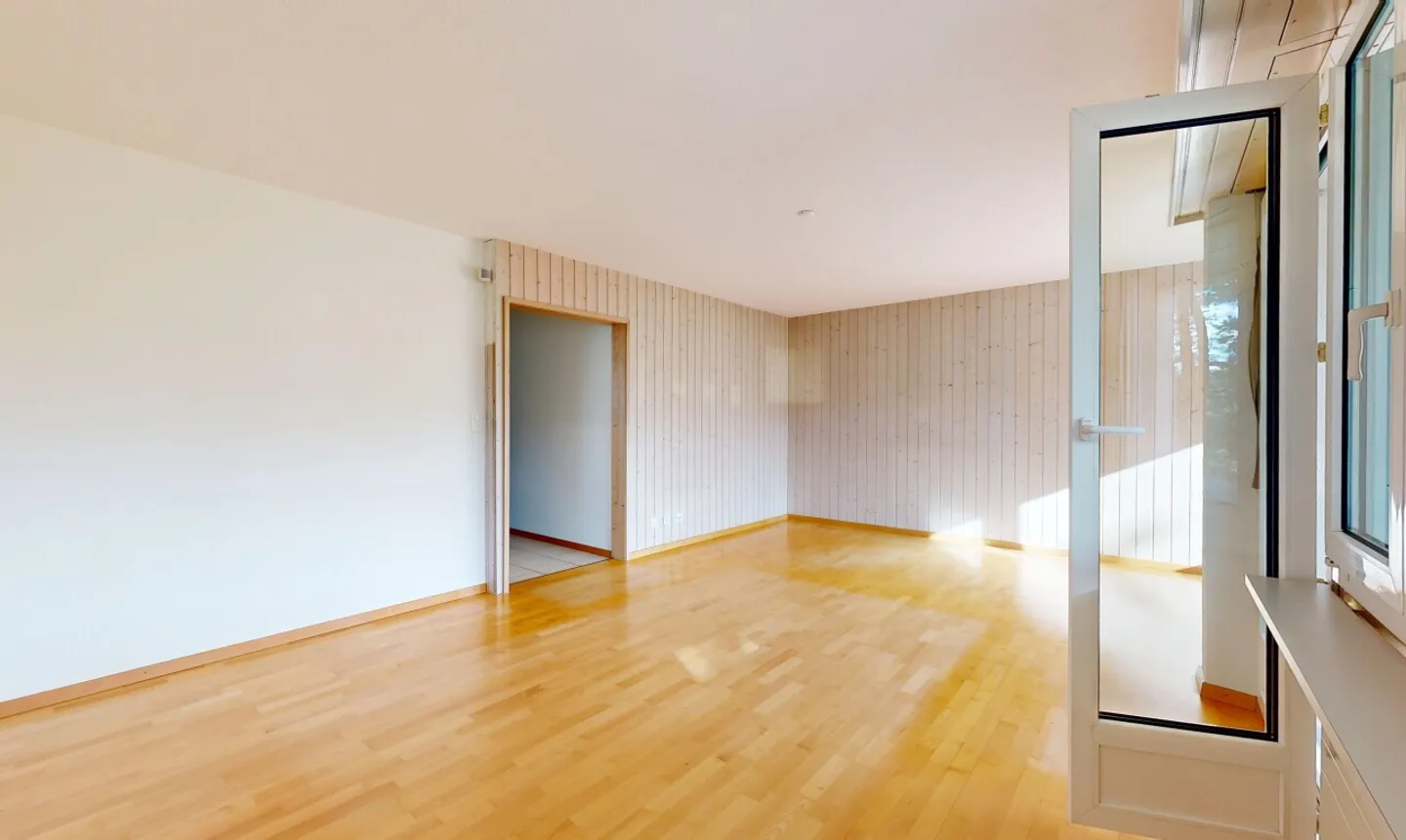 Bright 3.5-room apartment in Schwerzenbach ZH with comfort and charm - Photo 4 of 11