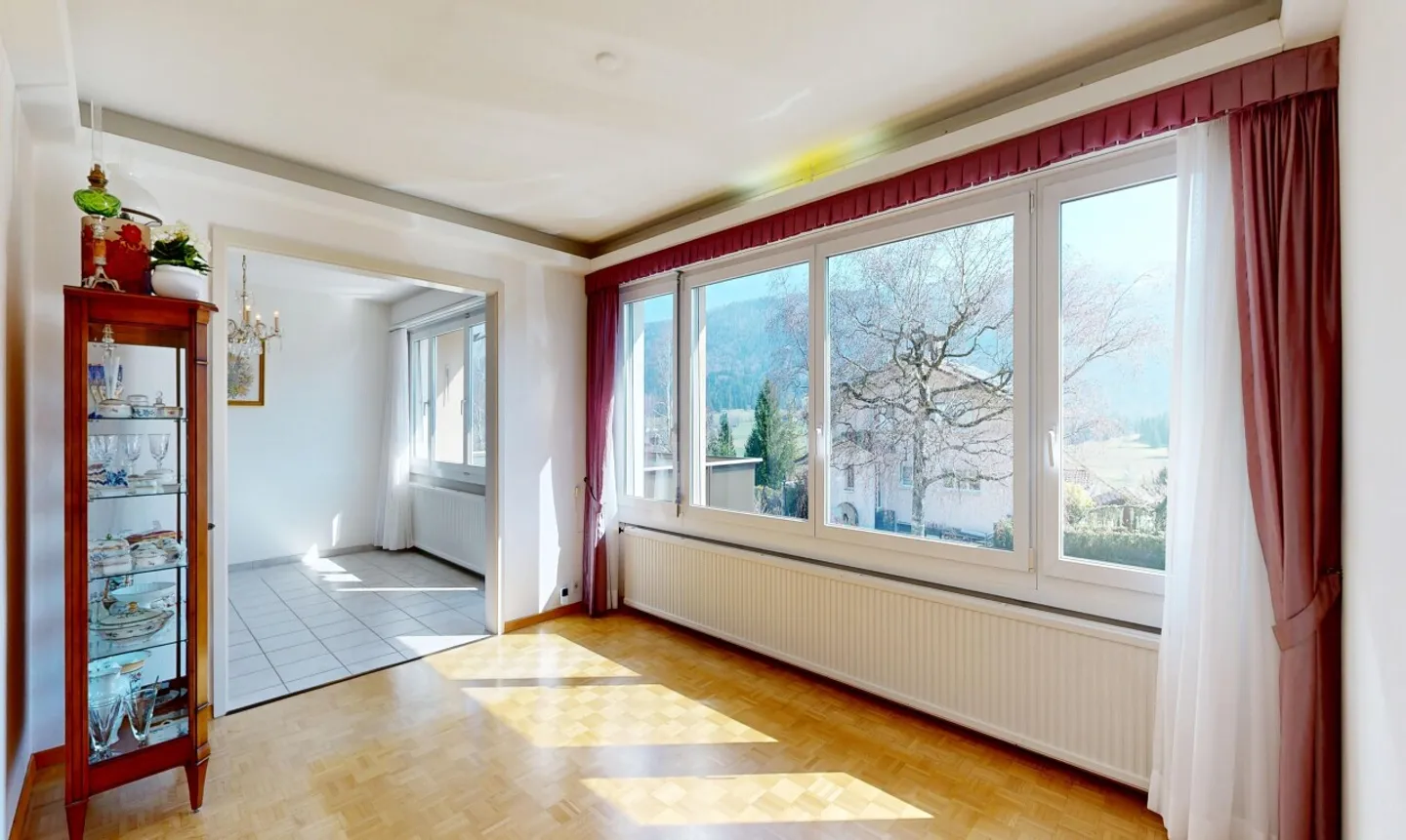 Charmantes Einfamilienhaus mit 5,5 Zimmern und viel Potenzial - Foto 4 von 11