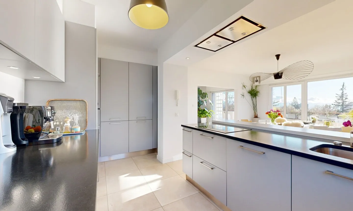 Appartamento luminoso con 4 camere da letto, balconi e vista libera - Foto 4 di 11