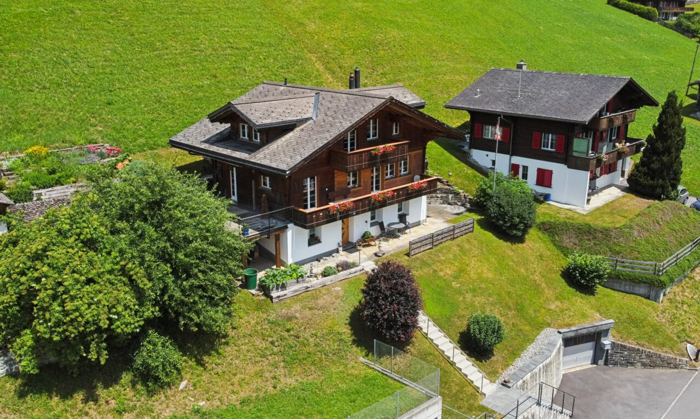 Family Living with Apartment and Mountain Panorama - Photo 2 of 11