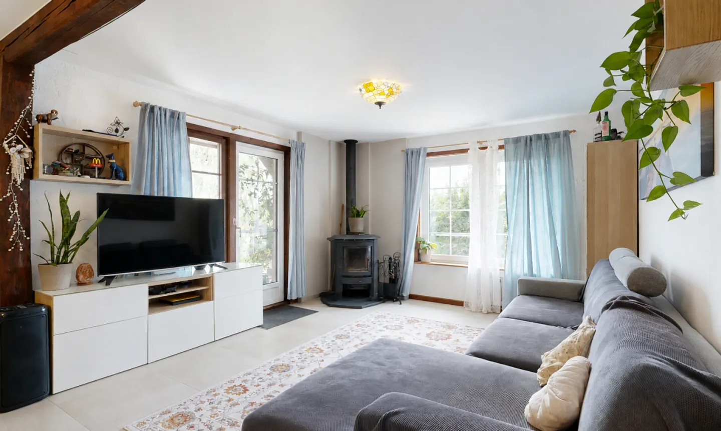 Agréable 4.5p avec 1043 m2 de jardin privatif - Foto 2 von 11