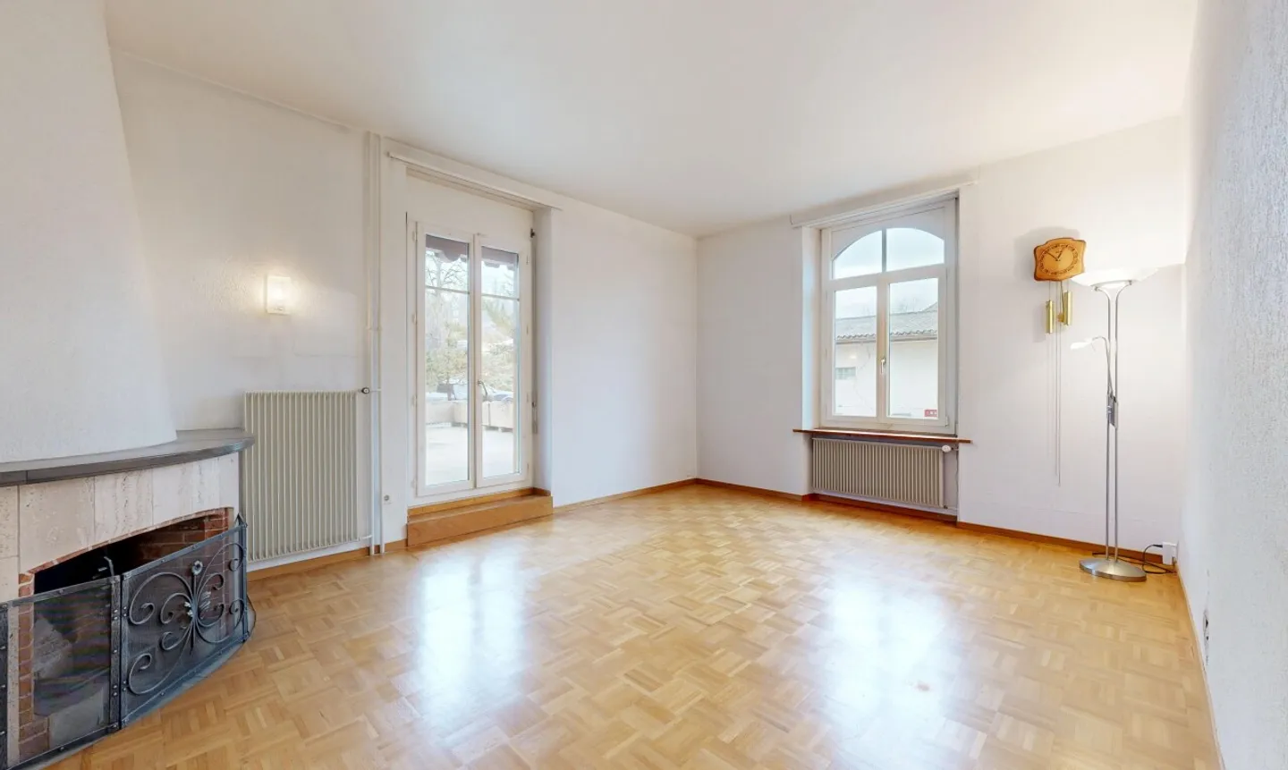 Ampia casa bifamiliare con carattere e potenziale - Foto 4 di 11