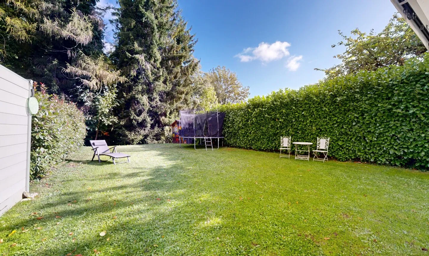 Casa a schiera nel centro del villaggio con vista sulla foresta - Foto 2 di 11