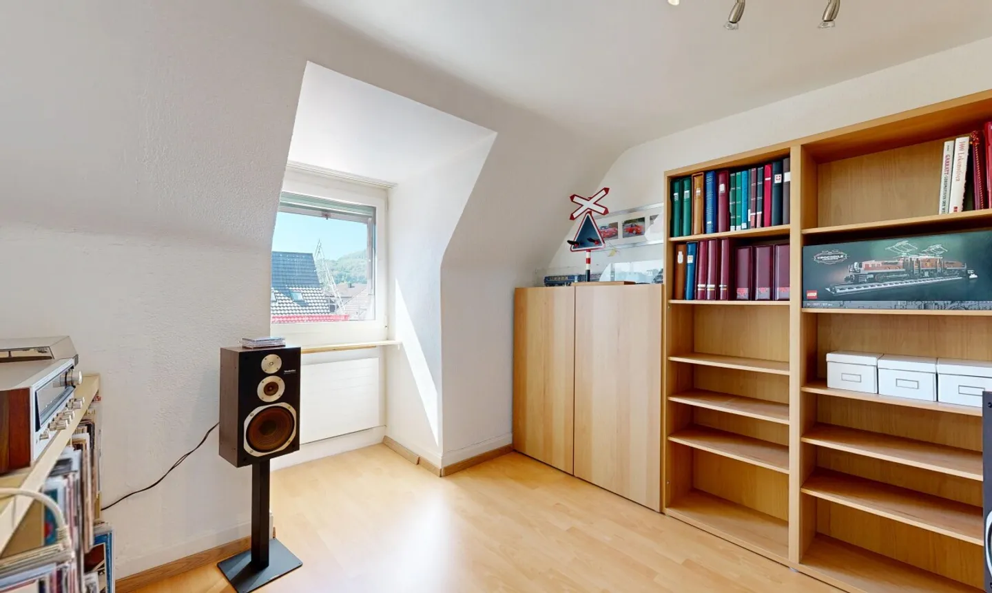 Charming Townhouse with Terrace - Photo 5 of 11
