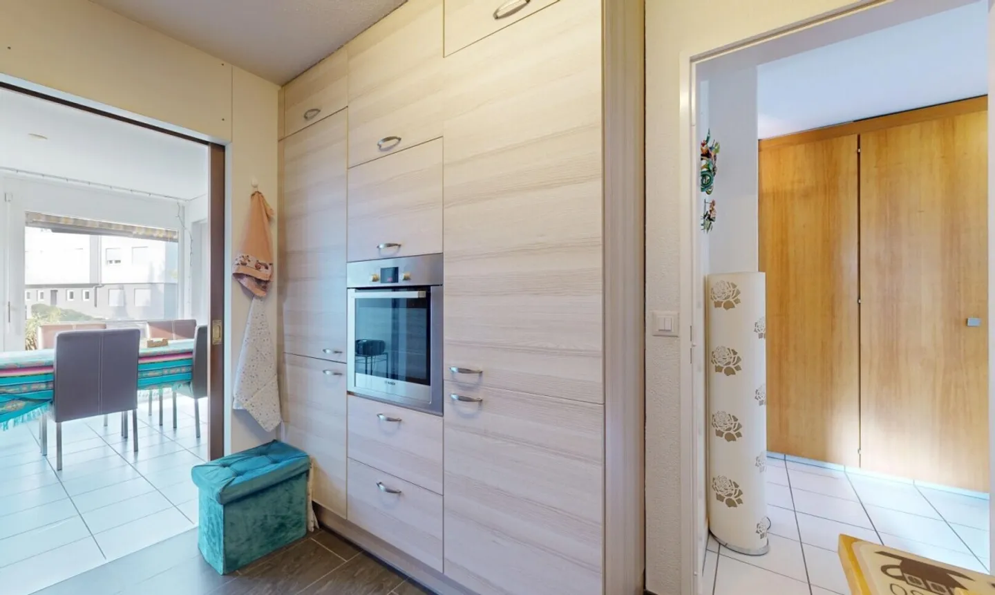 Appartamento elegante di 4,5 stanze con balcone a Nidau - Foto 8 di 11