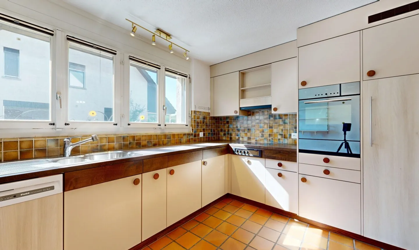 Maison individuelle jumelée avec vue dégagée et jardin spacieux - Photo 7 sur 11