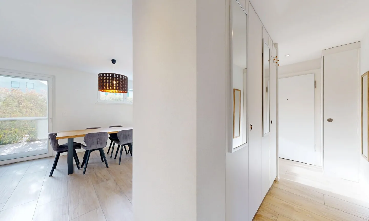 4,5-Zimmer-Wohnung, lichtdurchflutet mit Garten, im Herzen des Dorfes - Foto 2 von 11