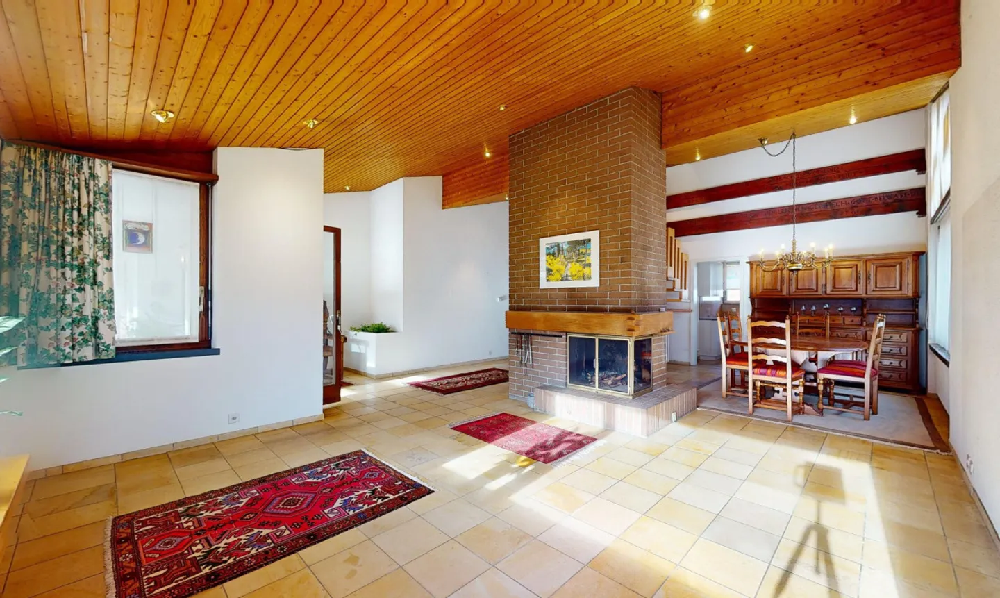 Casa unifamiliare con grande giardino in posizione tranquilla - Foto 5 di 13