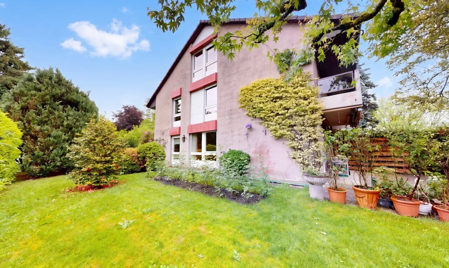 Semi-Detached House with Garden a Few Steps from the Lake - Photo 10 of 11