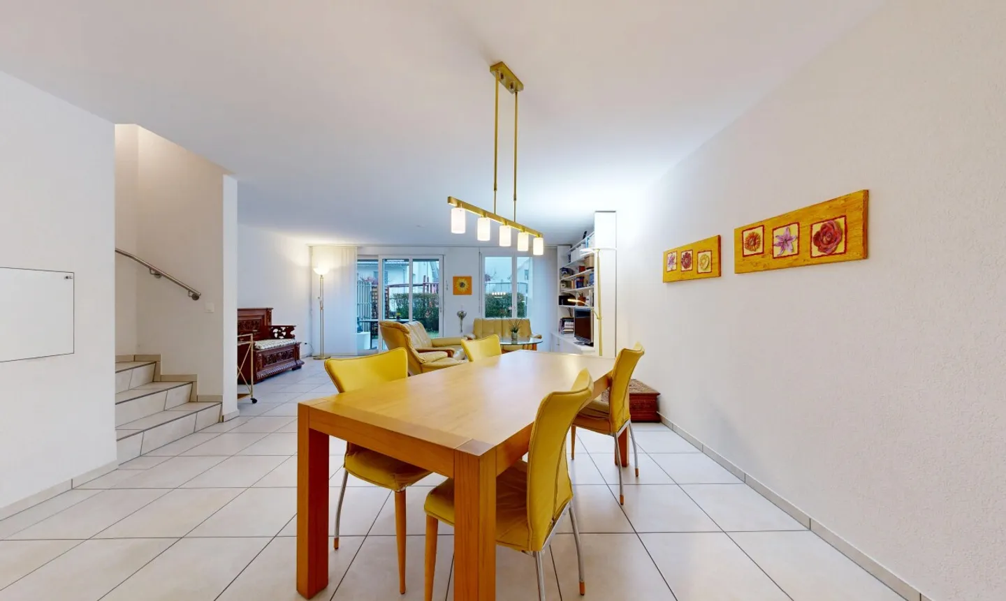 Attraktives Familienhaus mit Garten und direktem TG-Zugang - Photo 2 sur 11