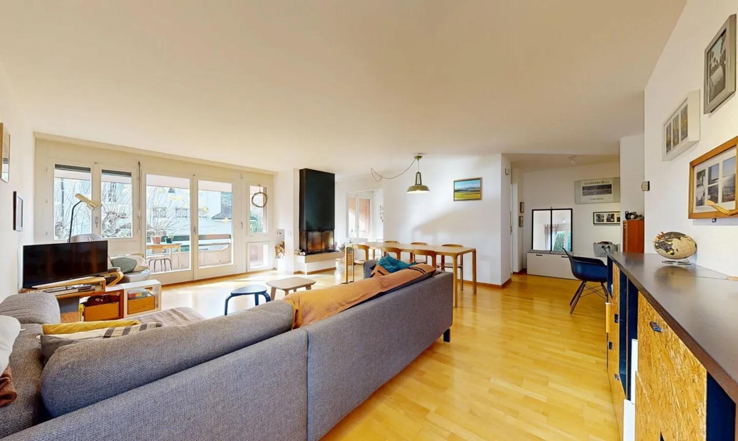 Large 3.5-room apartment in a quiet area, just steps from the center of Chailly - Photo 7 of 11