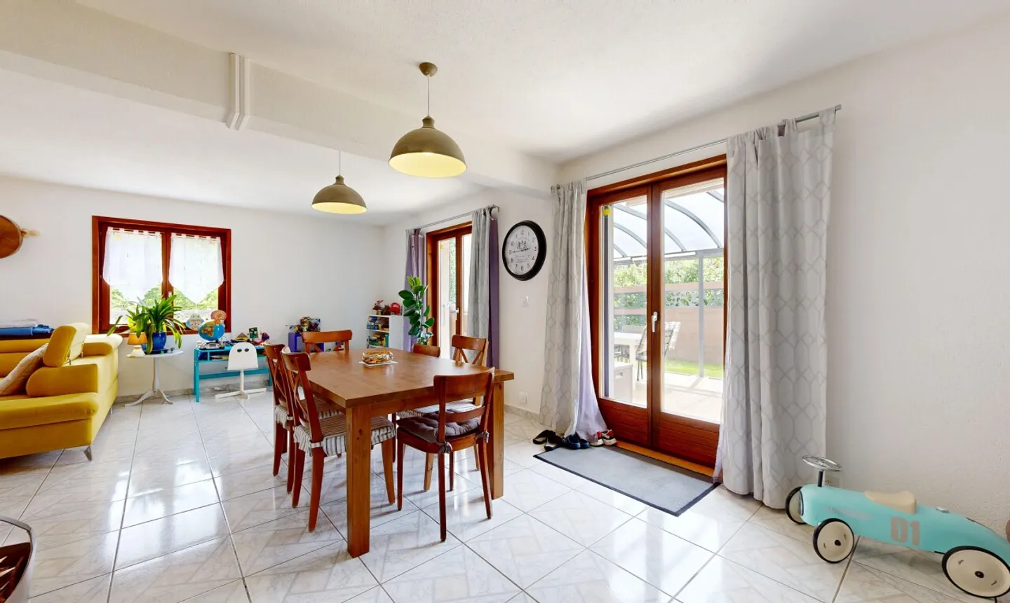 Bright family house with garden - Photo 4 of 13