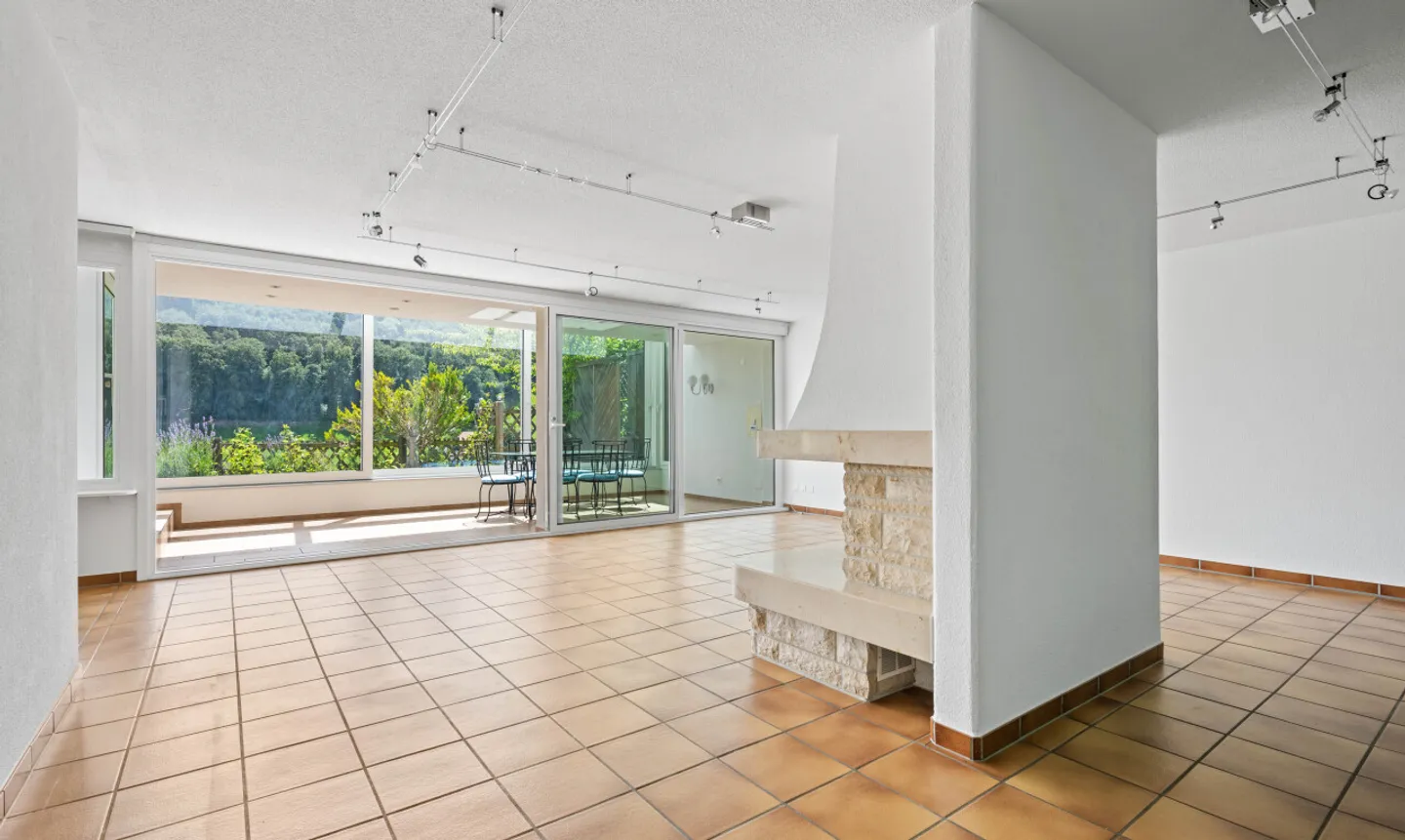 Exklusives Wohnen mit Garten, Wintergarten und Weitsicht - Photo 4 sur 11