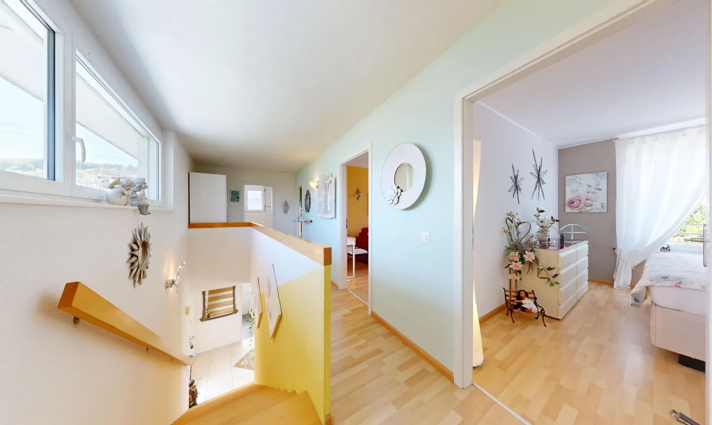 Attraktives 5.5-Zimmer Doppeleinfamilienhaus mit pflegeleichtem Garten - Foto 9 di 11