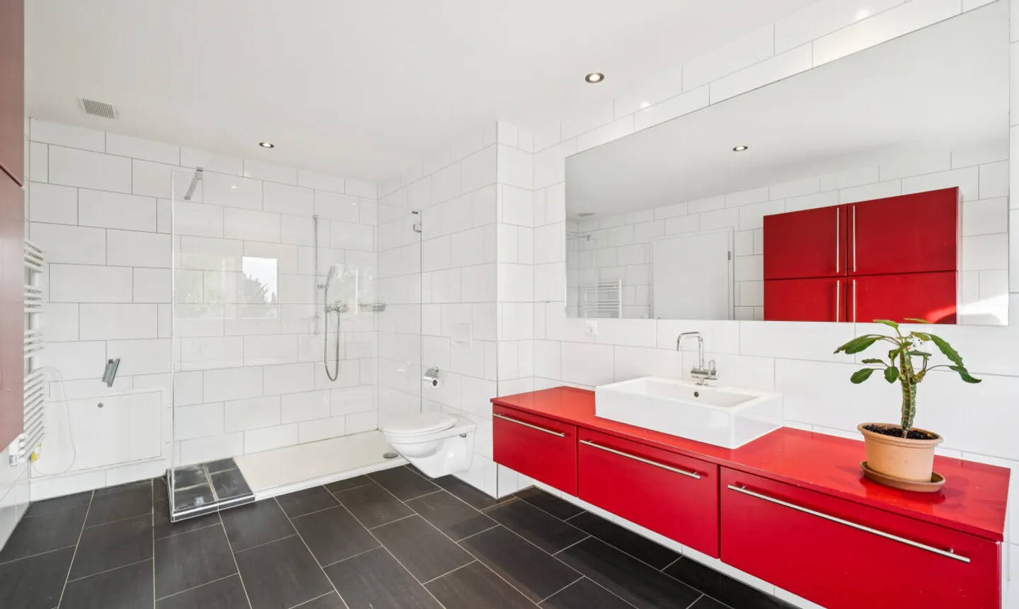 Maison individuelle élégante avec jardin et terrasse sur le toit - Photo 10 sur 11
