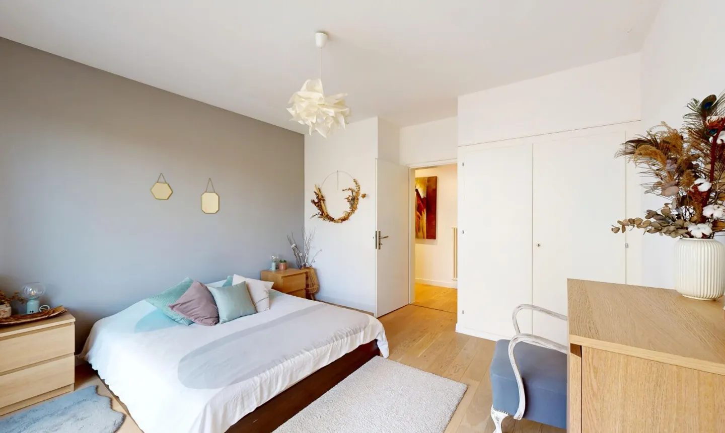 Appartamento luminoso con 4 camere da letto, balconi e vista libera - Foto 10 di 11